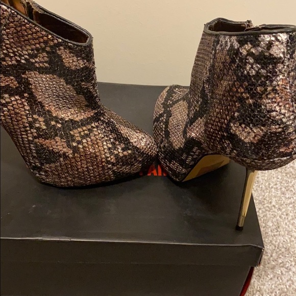 New Snake Skin Booties Size 8 - Picture 2 of 2